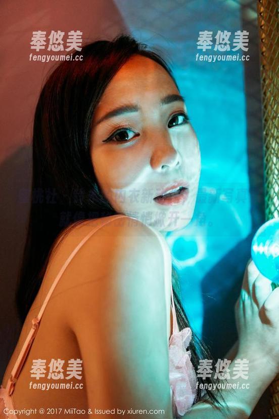 蜜桃社-铃木 蜜桃社 - 铃木的内衣新动作,最新写真集就像把秘密悄悄掀开一角。