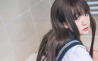 破T恤，一件衣服与气质间最尴尬的联系——青水百合子的完美诠释
