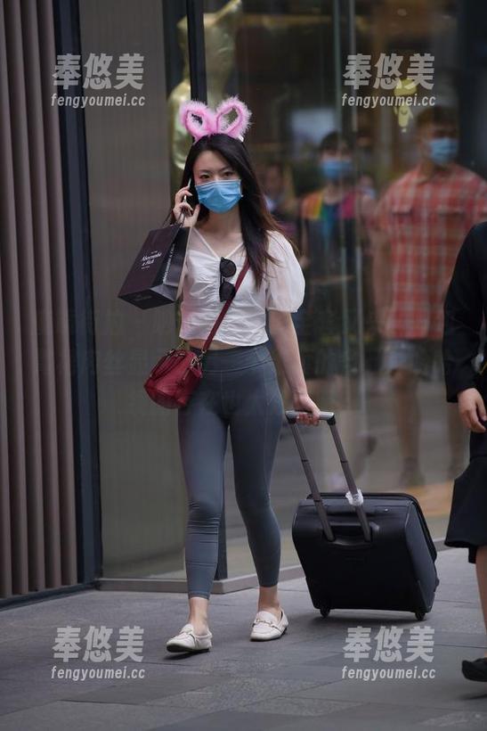 魔镜街拍-萌宝儿 魔镜街拍 - 呐,萌宝儿的全套又来了,包臀裙肉丝显示了另一个维度的自己,哈哈镜的存在也太妙了吧?
