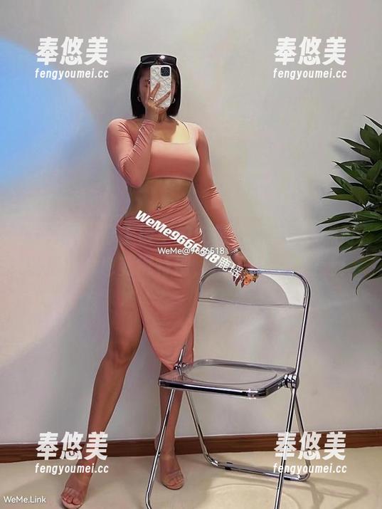 鹿瑶 微密圈 - 穿上镂空的衣裳,小鹿瑶果然可以把日常也变得特别,资源真让人着迷!