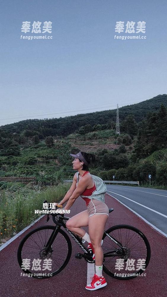 鹿瑶 微密圈 - 透明吊带的写真,鹿瑶又来秀美腿了!