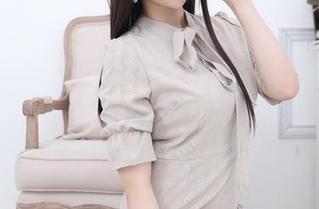 最新写真：鹿野希带你穿越2021年的Fantia乐园，各种姿势引人注目！